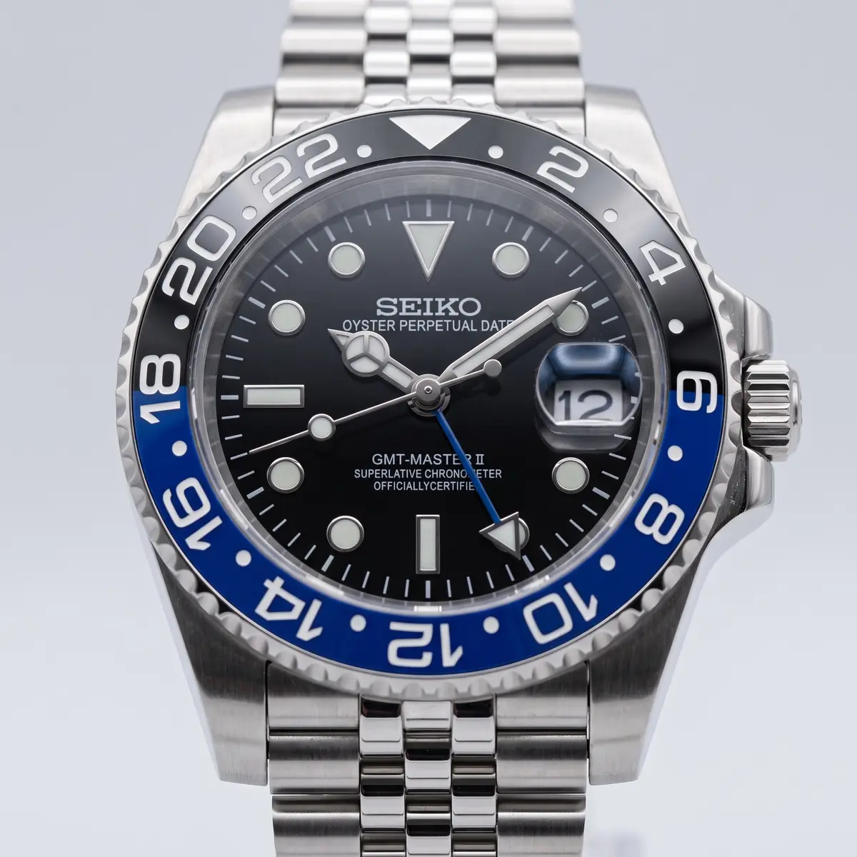 Seiko Mod Uhr GMT MOD – BATMAN 2 – Zifferblatt Nahaufnahme – MedoMods