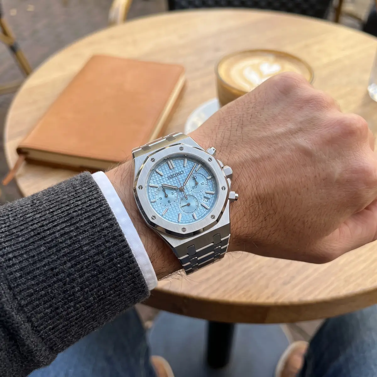 Seiko Mod Uhr OAK MOD CHRONOGRAPH – ICE BLUE – am Handgelenk – Wristshot – MedoMods