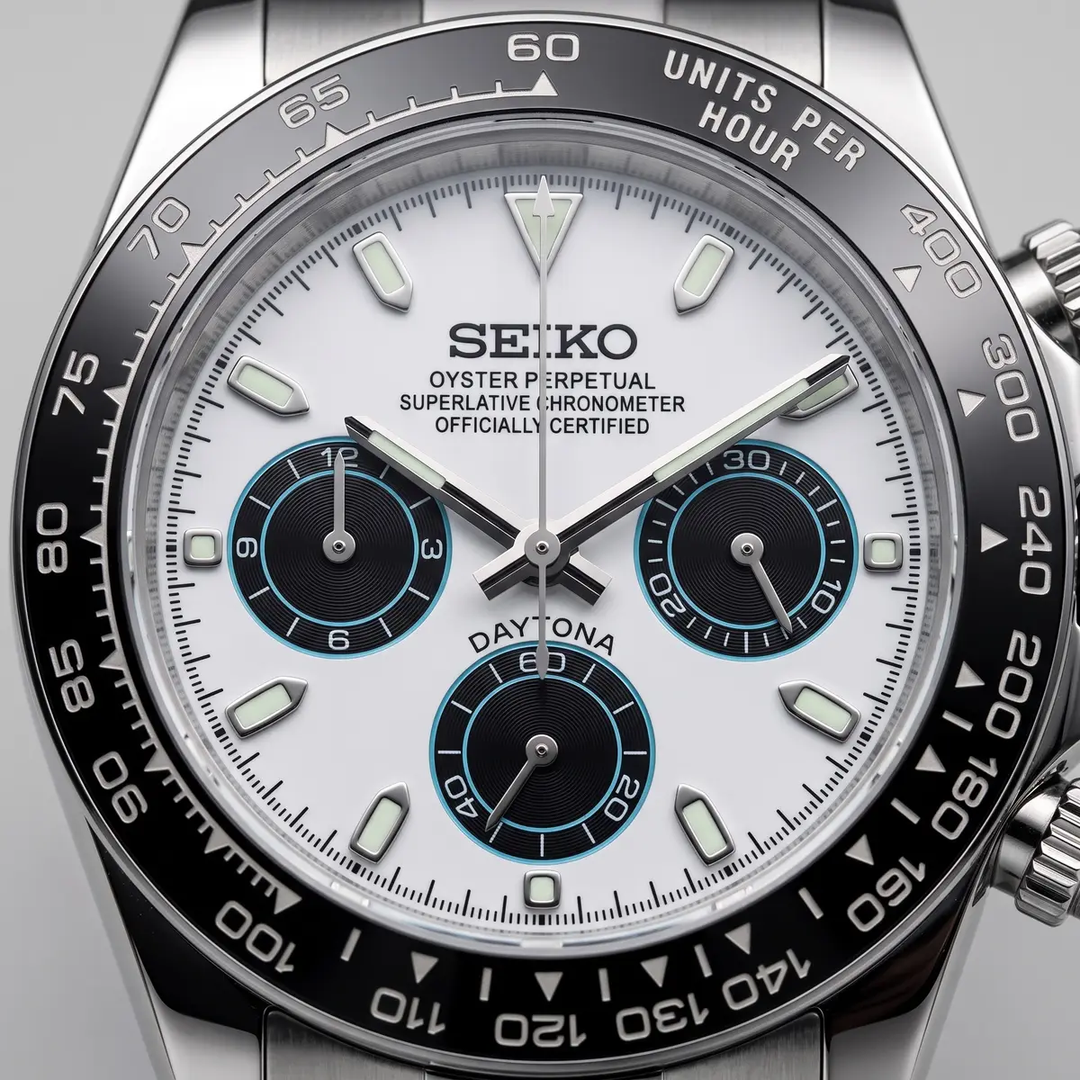 Seiko Mod Uhr TONA MOD – ARCTIC RACER – Zifferblatt Nahaufnahme – MedoMods