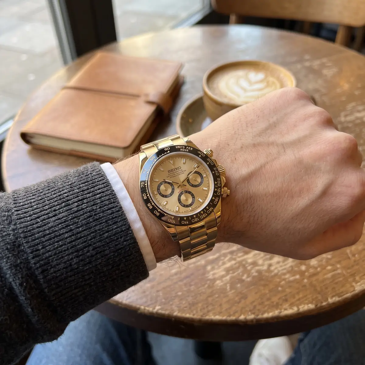 Seiko Mod Uhr TONA MOD – GOLDIE – am Handgelenk – Wristshot – MedoMods