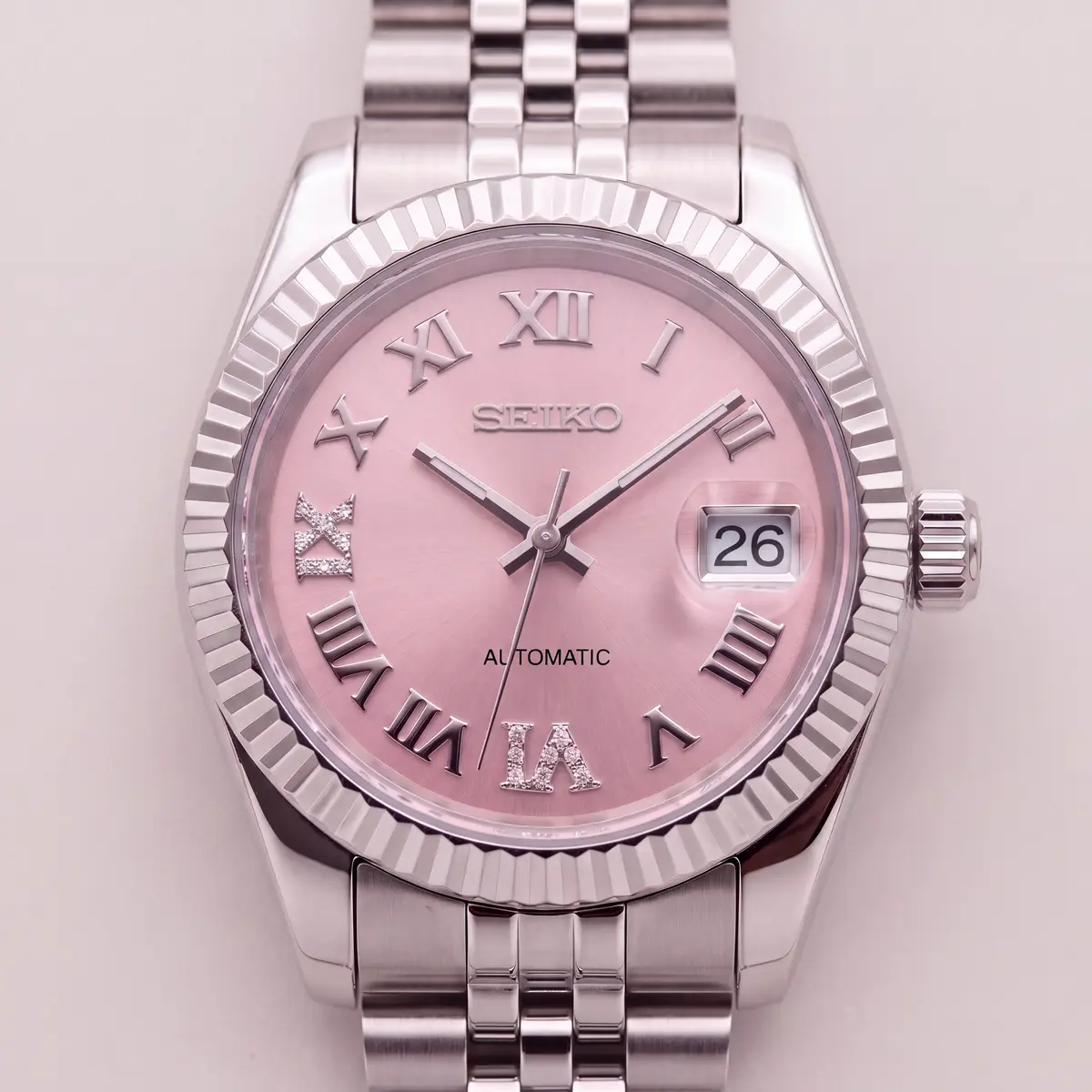 Seiko Mod Uhr DAMEN – PINK GLIMMER – Zifferblatt Nahaufnahme – MedoMods